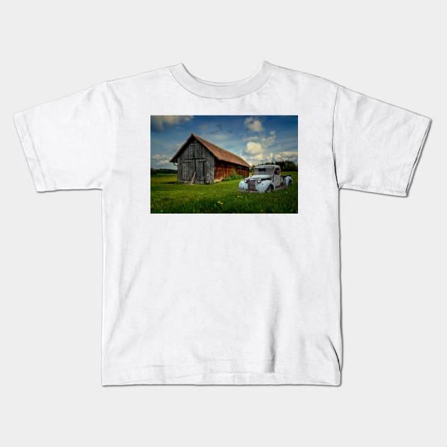 Old Chevy Pickup and Barn Kids T-Shirt by JimDeFazioPhotography